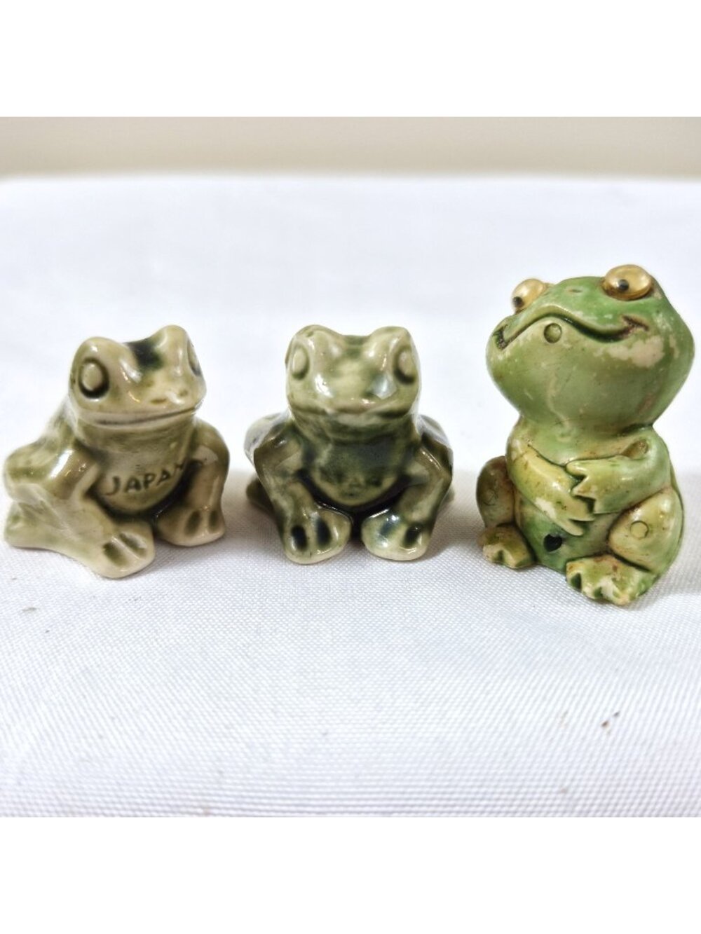 Vintage Mini Ceramic Frog Figurines Lot of 3 Japan Hugging Green Collectibles
